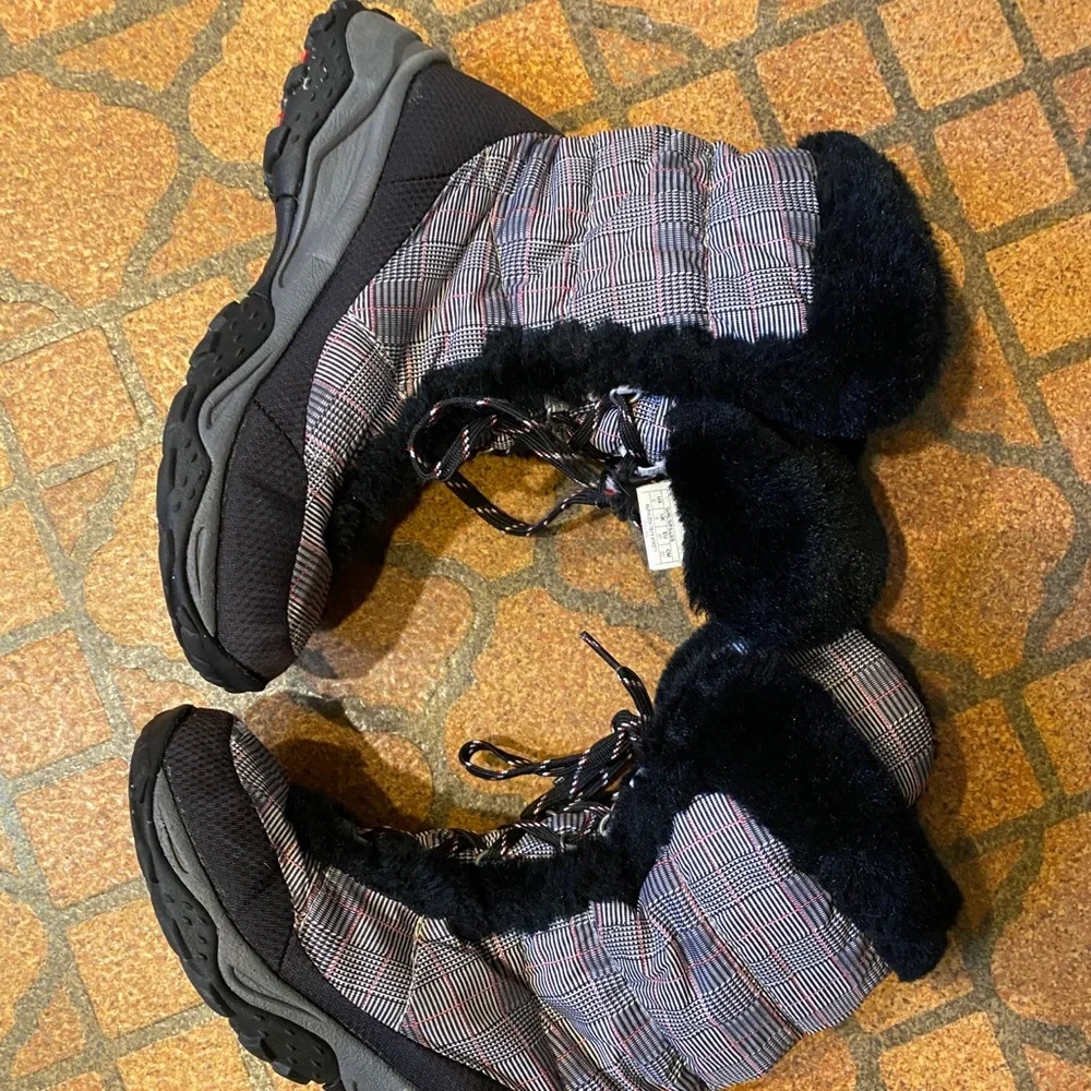 The North Face plaid snow boots size 5